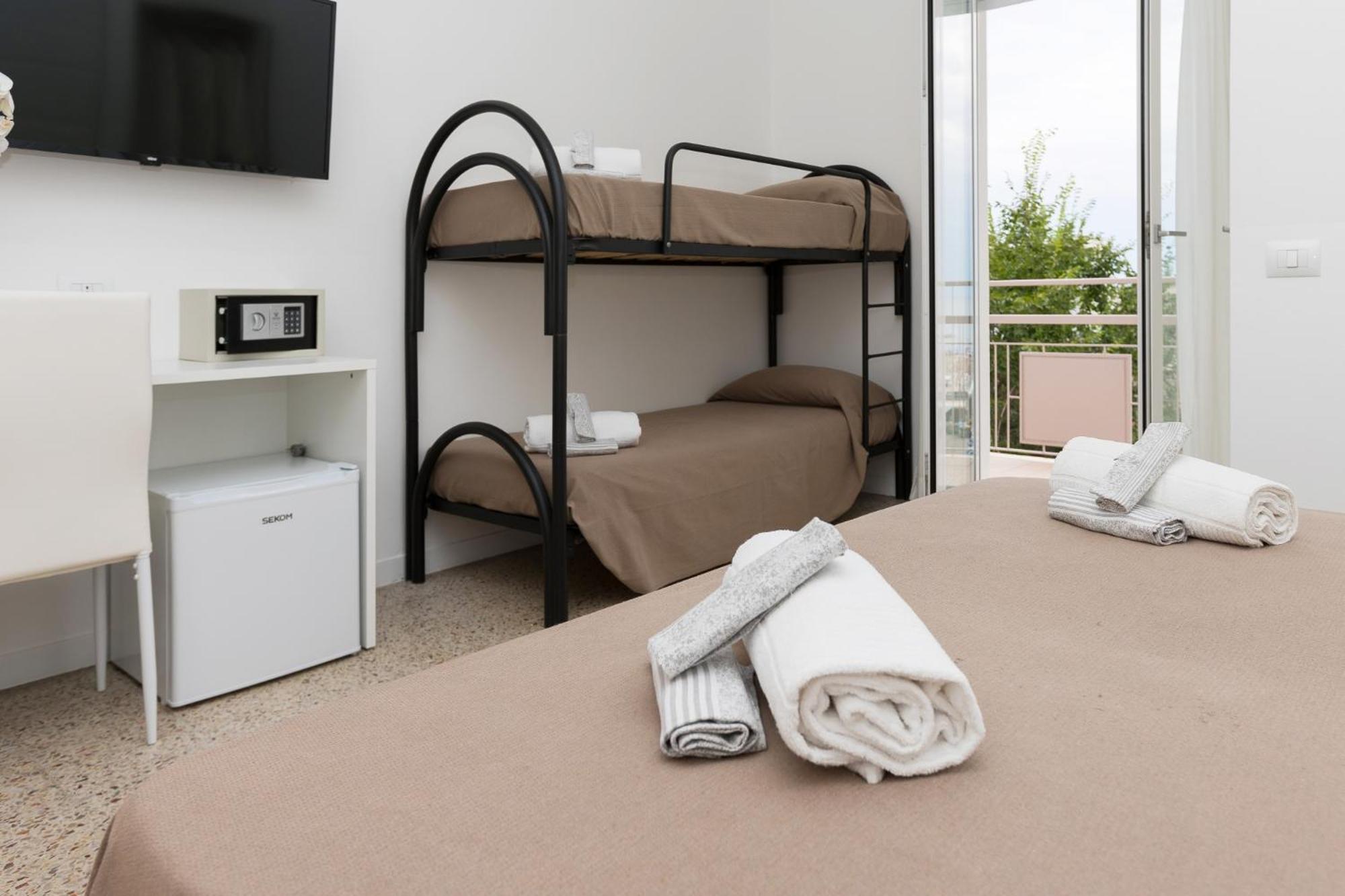 Hotel Ninfea Каттолика Экстерьер фото